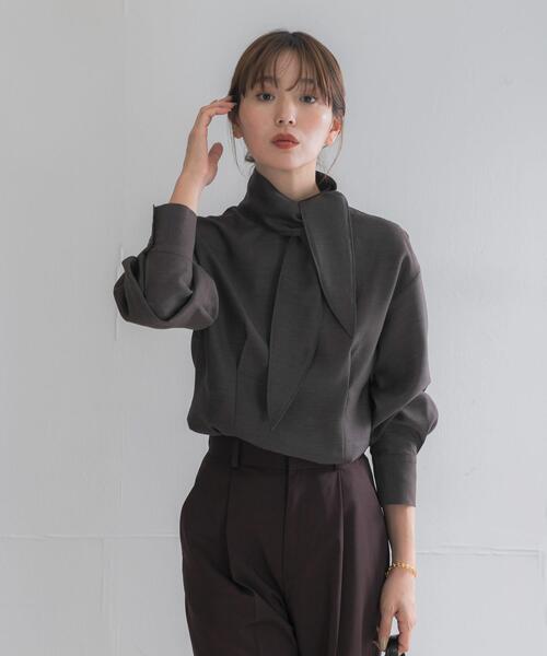 URBAN RESEARCH ROSSO WOMEN(アーバンリサーチ ロッソ)の「タイデザインセミシアーブラウス(シャツ/ブラウス・レディース・ライトブルー/チャコールグレー/オフホワイト・FREE)」の21枚目の写真