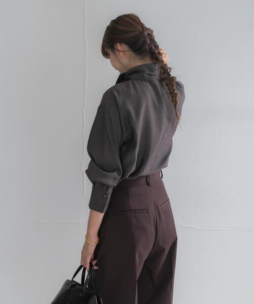 URBAN RESEARCH ROSSO WOMEN(アーバンリサーチ ロッソ)の「タイデザインセミシアーブラウス(シャツ/ブラウス・レディース・ライトブルー/チャコールグレー/オフホワイト・FREE)」の10枚目の写真