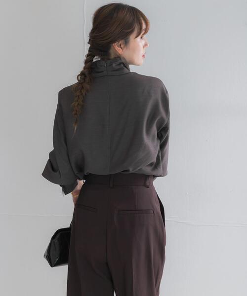 URBAN RESEARCH ROSSO WOMEN(アーバンリサーチ ロッソ)の「タイデザインセミシアーブラウス(シャツ/ブラウス・レディース・ライトブルー/チャコールグレー/オフホワイト・FREE)」の11枚目の写真