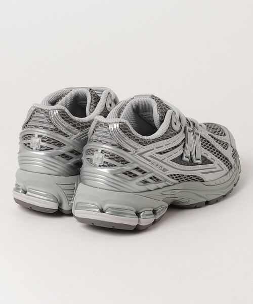 NEW BALANCE(ニューバランス)の「New Balance M1906R ニューバランス M1906R(スニーカー・メンズ・シルバー・23cm/23.5cm/24cm/24.5cm/25cm/25.5cm/26cm/26.5cm/27cm/27.5cm/28cm/29cm)」の2枚目の写真