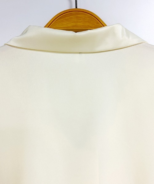 ReRe（リリ）の「ビッグカラーシャーリングスリーブ長袖ブラウス（シャツ/ブラウス・レディース・ベージュ・MEDIUM/X-LARGE/LARGE）」の11枚目の写真