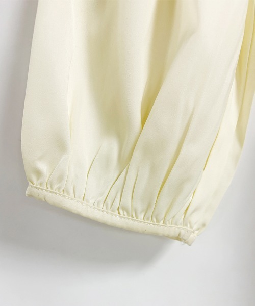 ReRe（リリ）の「ビッグカラーシャーリングスリーブ長袖ブラウス（シャツ/ブラウス・レディース・ベージュ・MEDIUM/X-LARGE/LARGE）」の14枚目の写真
