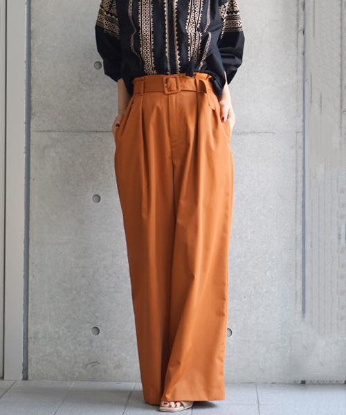 laboratory work(ラボラトリーワーク)の「ベルト付き ツイルワイドパンツ(その他パンツ・レディース・キャメル/ベージュ/ブラック・MEDIUM)」の1枚目の写真
