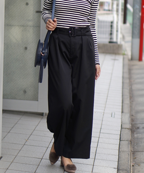 laboratory work(ラボラトリーワーク)の「ベルト付き ツイルワイドパンツ(その他パンツ・レディース・キャメル/ベージュ/ブラック・MEDIUM)」の2枚目の写真