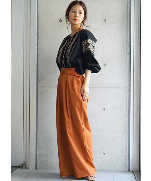 laboratory work(ラボラトリーワーク)の「ベルト付き ツイルワイドパンツ(その他パンツ・レディース・キャメル/ベージュ/ブラック・MEDIUM)」の19枚目の写真