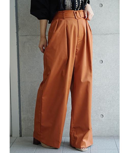 laboratory work(ラボラトリーワーク)の「ベルト付き ツイルワイドパンツ(その他パンツ・レディース・キャメル/ベージュ/ブラック・MEDIUM)」の22枚目の写真