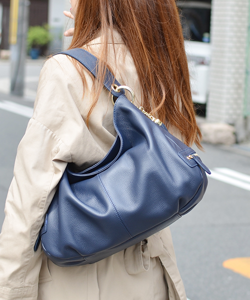 VitaFelice（ヴィータフェリーチェ）の「本革ワンハンドルバッグ（ショルダーバッグ・レディース・キャメル/グレー/ブラウン系その他/ネイビー/ブラウン/ブラック/レッド/アイボリー/ベージュ系その他/アッシュグレー/ワイン/プラム/ボルドー・FREE）」の8枚目の写真