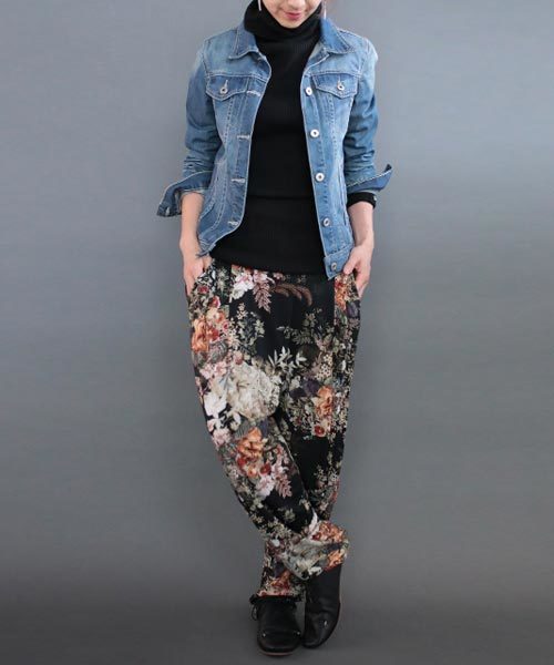 antiqua（アンティカ）の「花柄テーパードタックパンツ（その他パンツ・レディース・カーキ/ブラック・FREE）」の4枚目の写真