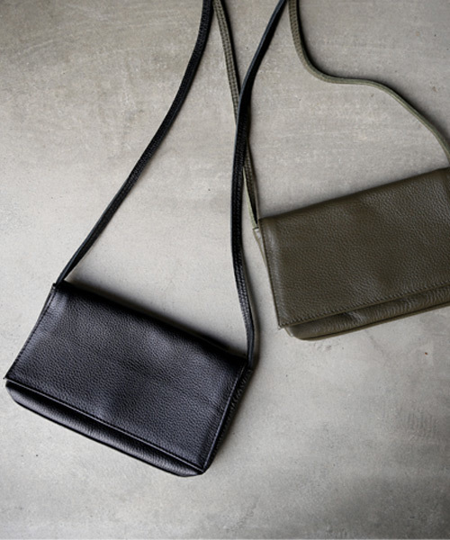 antiqua（アンティカ）の「コンパクト牛革ショルダーバッグ（ショルダーバッグ・レディース・ブラック/カーキ・FREE）」の6枚目の写真