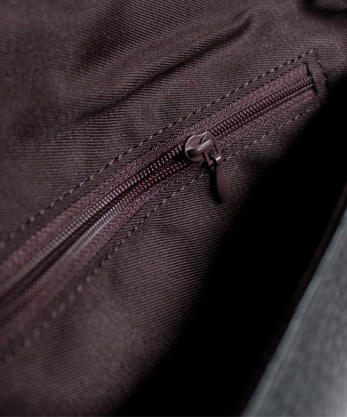 antiqua（アンティカ）の「コンパクト牛革ショルダーバッグ（ショルダーバッグ・レディース・ブラック/カーキ・FREE）」の8枚目の写真