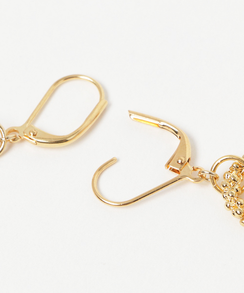 TONE SELECT GOODS(トーンセレクトグッズ)の「【nocca】wreath flower pierce(ピアス(両耳用)・レディース・ホワイト/ブラウン/クリア・FREE)」の4枚目の写真