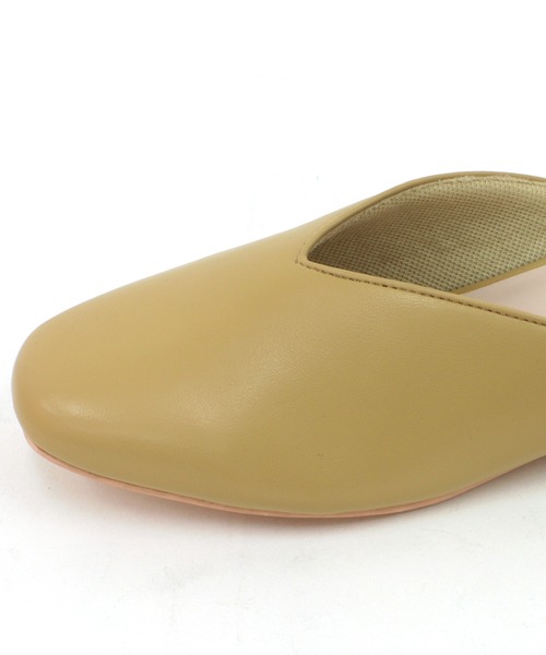 RiiiKa（リーカ）の「スクエアトゥ　Ｖカットミュール【RiiiKa/リーカ】（サンダル・レディース・ベージュ/ブラック/キャメル/ブラウン系その他/ライトブラウン/アイボリー/パイソン/ホワイト系その他/ブラック系その他/イエロー・M/L/LL/S）」の20枚目の写真