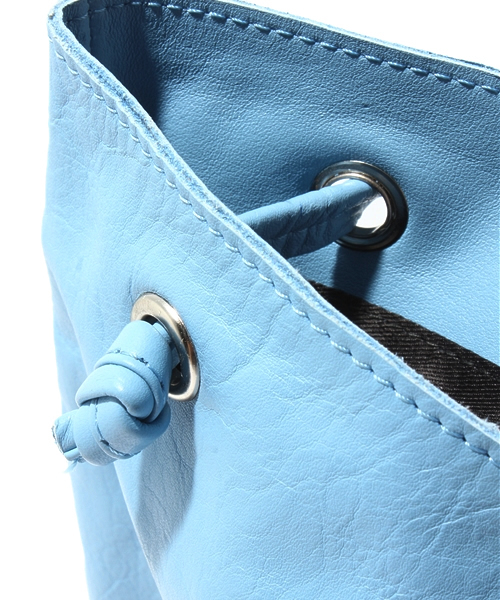 WHO'S WHO gallery（フーズフーギャラリー）の「LOVEパンチングショルダー（トートバッグ・レディース・アイボリー/ブルー/キャメル/グレー・FREE）」の6枚目の写真