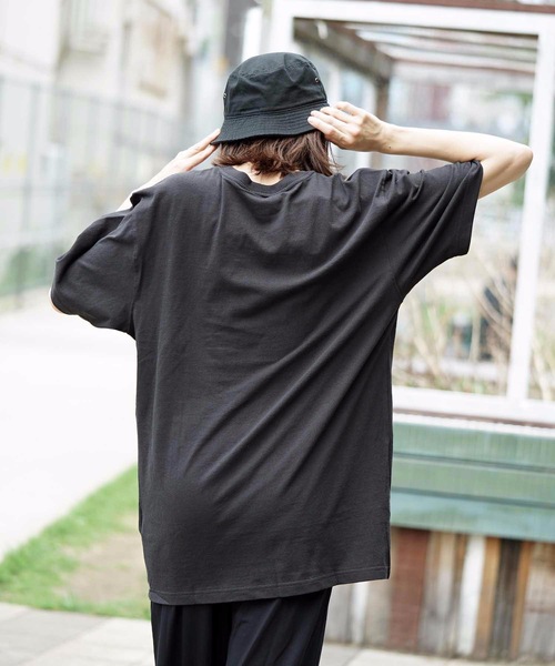 Carhartt（カーハート）の「【Carhartt/カーハート】WORKWEAR POCKET SHORT-SLEEVE T-SHIRT 　USサイズ　ビッグシルエット　ワンポイント　Tシャツ　ビッグシルエット　無地　ユニセックス クルーネック（Tシャツ/カットソー・メンズ・ホワイト/ブラック・MEDIUM/LARGE/SMALL）」の6枚目の写真