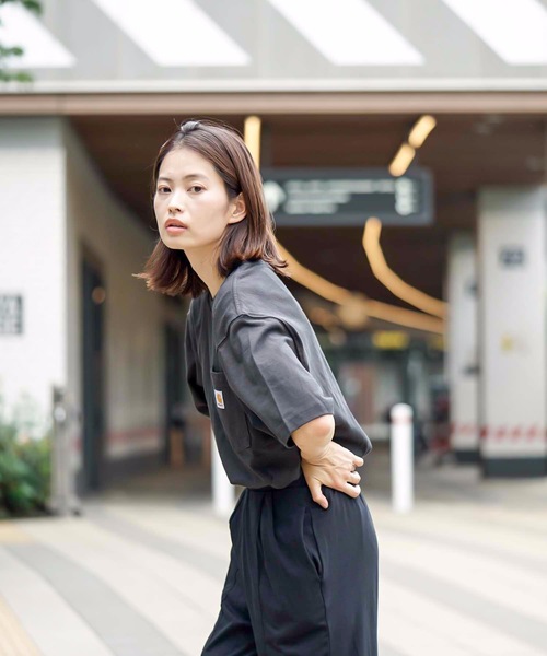 Carhartt（カーハート）の「【Carhartt/カーハート】WORKWEAR POCKET SHORT-SLEEVE T-SHIRT 　USサイズ　ビッグシルエット　ワンポイント　Tシャツ　ビッグシルエット　無地　ユニセックス クルーネック（Tシャツ/カットソー・メンズ・ホワイト/ブラック・MEDIUM/LARGE/SMALL）」の4枚目の写真