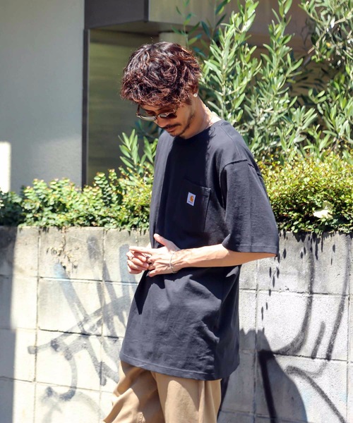 Carhartt（カーハート）の「【Carhartt/カーハート】WORKWEAR POCKET SHORT-SLEEVE T-SHIRT 　USサイズ　ビッグシルエット　ワンポイント　Tシャツ　ビッグシルエット　無地　ユニセックス クルーネック（Tシャツ/カットソー・メンズ・ホワイト/ブラック・MEDIUM/LARGE/SMALL）」の14枚目の写真