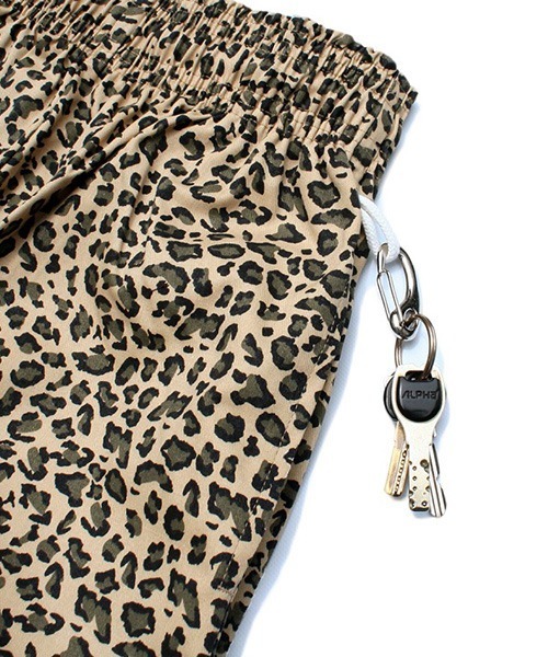 COOKMAN（クックマン）の「Cookman クックマン シェフパンツ イージーパンツ レオパード（その他パンツ・メンズ・ベージュ・SMALL/LARGE/MEDIUM/X-LARGE）」の3枚目の写真