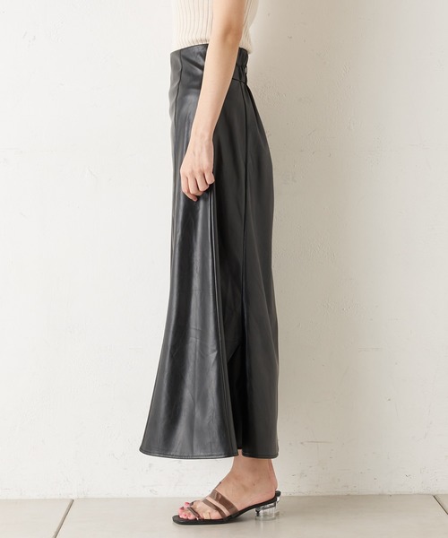 Chico（チコ）の「レザーロングフレアスカート（スカート・レディース・ブラック/ブラウン/ライトベージュ・FREE）」の10枚目の写真