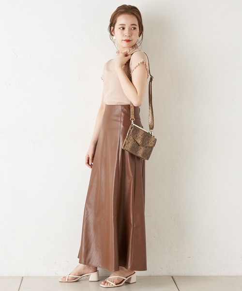 Chico（チコ）の「レザーロングフレアスカート（スカート・レディース・ブラック/ブラウン/ライトベージュ・FREE）」の15枚目の写真