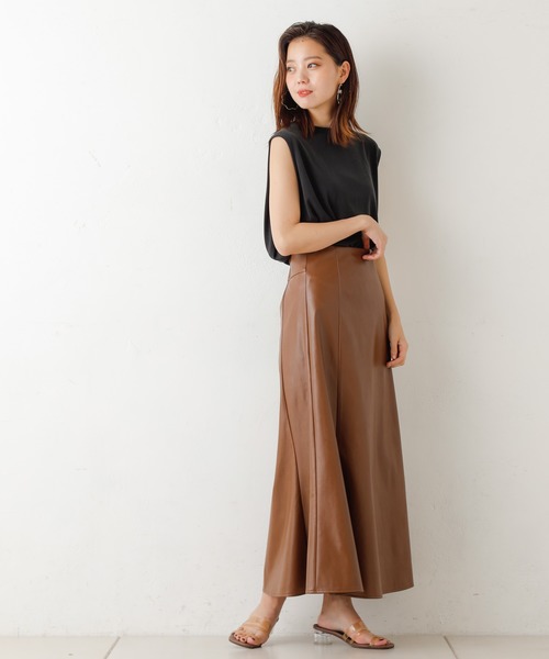 Chico（チコ）の「レザーロングフレアスカート（スカート・レディース・ブラック/ブラウン/ライトベージュ・FREE）」の19枚目の写真