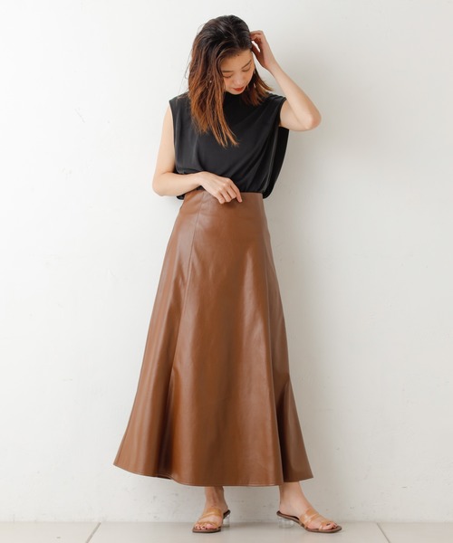 Chico（チコ）の「レザーロングフレアスカート（スカート・レディース・ブラック/ブラウン/ライトベージュ・FREE）」の20枚目の写真