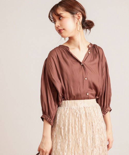 natural couture（ナチュラルクチュール）の「【WEB限定カラー有り】パール釦とろみサテン7分袖ブラウス（シャツ/ブラウス・レディース・アイボリー/ブラウン/ブルー/サーモンピンク/その他1/その他2・FREE）」の11枚目の写真