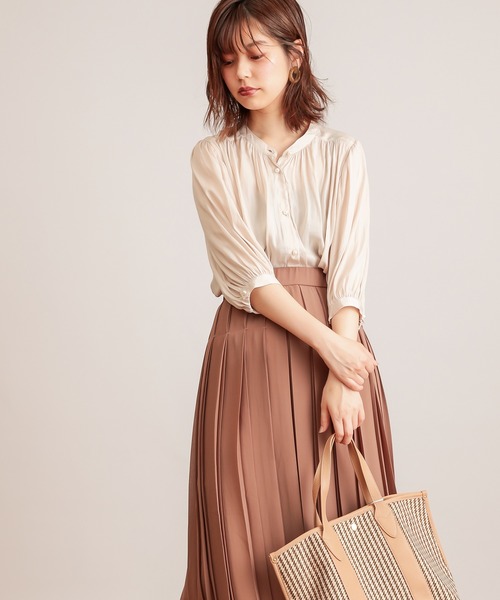 natural couture（ナチュラルクチュール）の「【WEB限定カラー有り】パール釦とろみサテン7分袖ブラウス（シャツ/ブラウス・レディース・アイボリー/ブラウン/ブルー/サーモンピンク/その他1/その他2・FREE）」の8枚目の写真