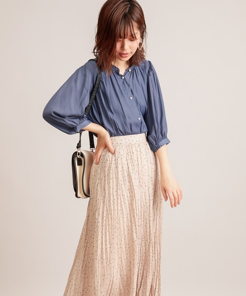 natural couture（ナチュラルクチュール）の「【WEB限定カラー有り】パール釦とろみサテン7分袖ブラウス（シャツ/ブラウス・レディース・アイボリー/ブラウン/ブルー/サーモンピンク/その他1/その他2・FREE）」の14枚目の写真