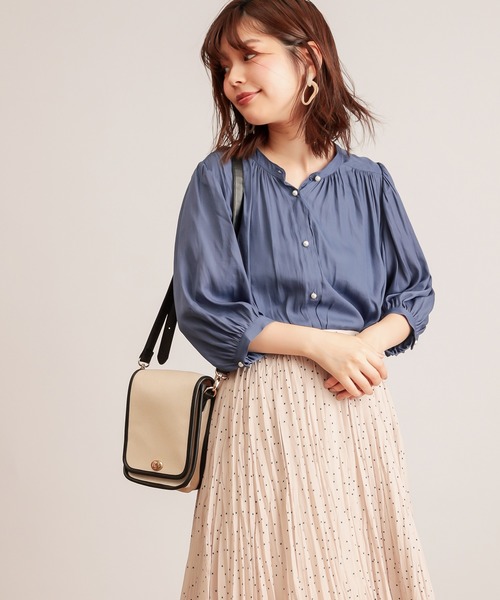 natural couture（ナチュラルクチュール）の「【WEB限定カラー有り】パール釦とろみサテン7分袖ブラウス（シャツ/ブラウス・レディース・アイボリー/ブラウン/ブルー/サーモンピンク/その他1/その他2・FREE）」の15枚目の写真