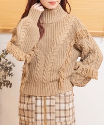 ハイネックショート丈ケーブルニット