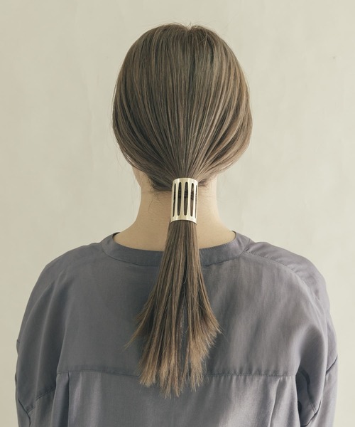 SMELLY（スメリー）の「ワイドメタルカットヘアカフセット（ヘアゴム・レディース・ゴールド・-）」の6枚目の写真