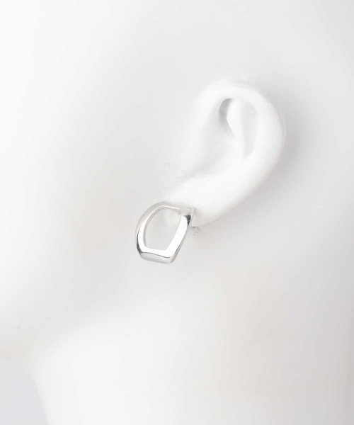 SMELLY（スメリー）の「メタルフレームピアス（ピアス（両耳用）・レディース・シルバー・-）」の2枚目の写真