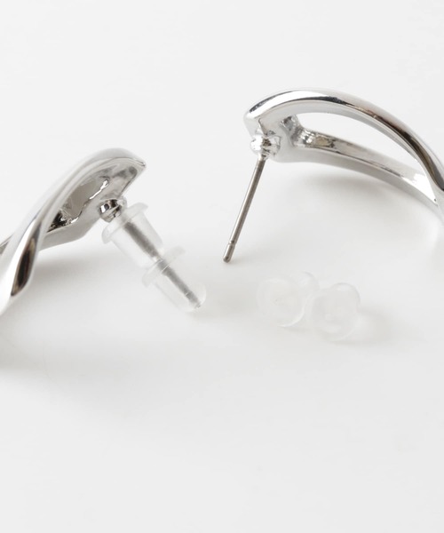 SMELLY（スメリー）の「メタルフレームピアス（ピアス（両耳用）・レディース・シルバー・-）」の6枚目の写真