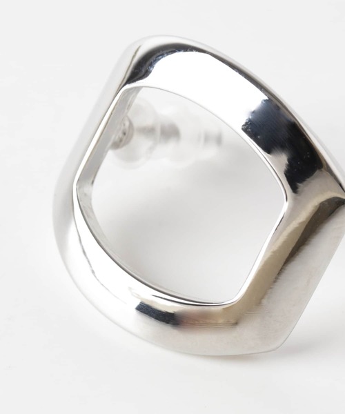 SMELLY（スメリー）の「メタルフレームピアス（ピアス（両耳用）・レディース・シルバー・-）」の3枚目の写真