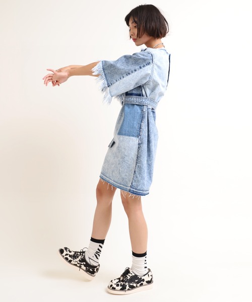 RNA（アールエヌエー）の「D1535 デニムＢＯＸワンピ（ワンピース・レディース・インディゴブルー/ケミカルウォッシュ・MEDIUM）」の20枚目の写真