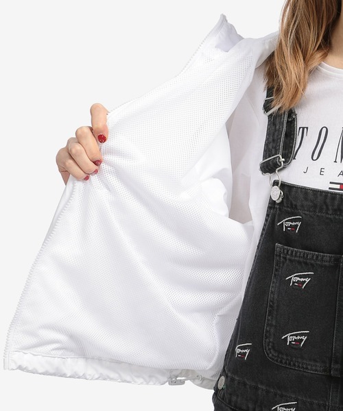 tommy jeans(トミー ジーンズ)の「ロゴテープウィンドーブレーカー(ブルゾン・レディース・ホワイト/ピンク/ブルー・SMALL/MEDIUM/X-SMALL/LARGE)」の9枚目の写真