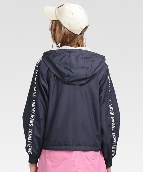 tommy jeans(トミー ジーンズ)の「ロゴテープウィンドーブレーカー(ブルゾン・レディース・ホワイト/ピンク/ブルー・SMALL/MEDIUM/X-SMALL/LARGE)」の13枚目の写真