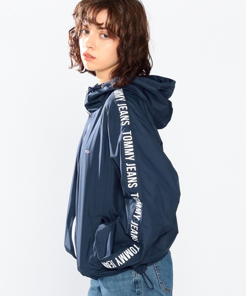 tommy jeans(トミー ジーンズ)の「ロゴテープウィンドーブレーカー(ブルゾン・レディース・ホワイト/ピンク/ブルー・SMALL/MEDIUM/X-SMALL/LARGE)」の17枚目の写真