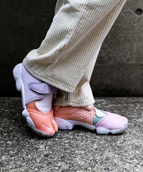 NIKE(ナイキ)の「NIKE WMNS AIR RIFT / ナイキ ウィメンズ エア リフト 【SP】(スニーカー・レディース・ピンク・23.0cm/22.0cm/25.0cm/26.0cm/24.0cm)」の3枚目の写真