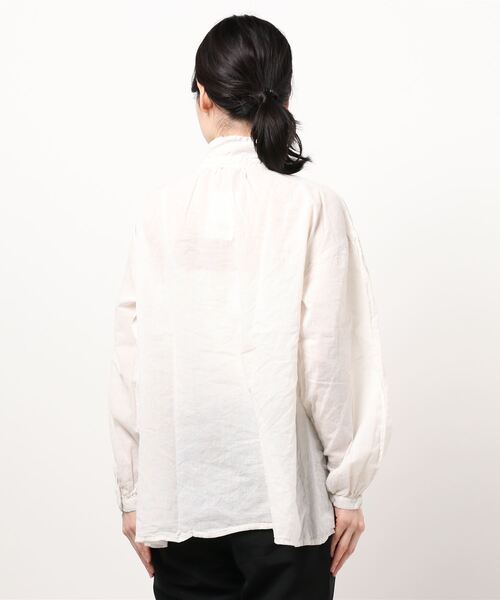 e.r.g*（イーアールジー）の「ボイル　ドロップシャツ（シャツ/ブラウス・レディース・ブラック/オフホワイト/サックスブルー/イエロー・M）」の6枚目の写真