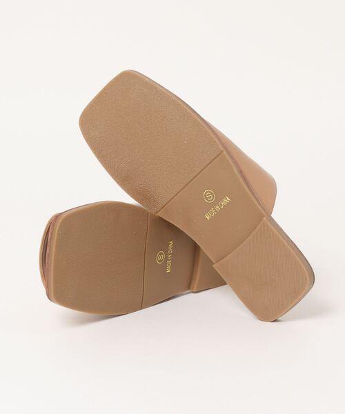 Cheek(チーク)の「【オンライン限定】スクエアフラットサンダル(サンダル・レディース・アイボリー/ベージュ・SMALL/MEDIUM/LARGE)」の4枚目の写真