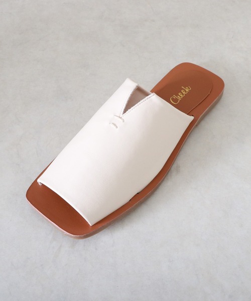 Cheek(チーク)の「【オンライン限定】スクエアフラットサンダル(サンダル・レディース・アイボリー/ベージュ・SMALL/MEDIUM/LARGE)」の16枚目の写真