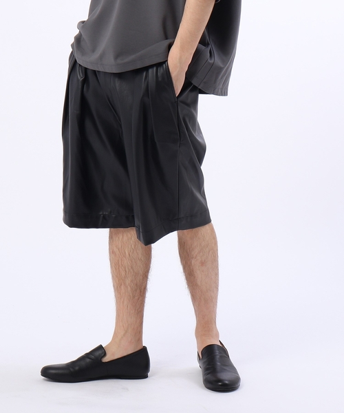 tk.TAKEO KIKUCHI（ティーケータケオキクチ）の「◆シンセティックレザーショーツ（ユニセックスアイテム）（その他パンツ・メンズ・ブラック系3・88/66）」の3枚目の写真