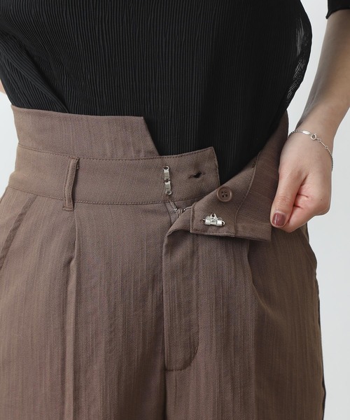 COLONY 2139（コロニートゥーワンスリーナイン）の「【WEB・一部店舗限定】麻調テーパードパンツ(セットアップ可)（その他パンツ・レディース・ブラック/ブラウン・MEDIUM/LARGE）」の17枚目の写真