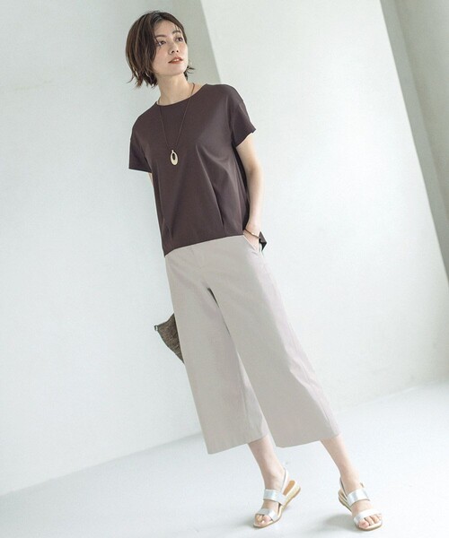 J.PRESS（ジェイプレス）の「【UVケア・消臭効果・接触冷感】コンパクトコットンスムース タック カットソー（Tシャツ/カットソー・レディース・ホワイト系/グレー系/ダークブラウン系/ベージュ系/ピンク系/スモーキーグリーン系・LARGE/MEDIUM）」の9枚目の写真