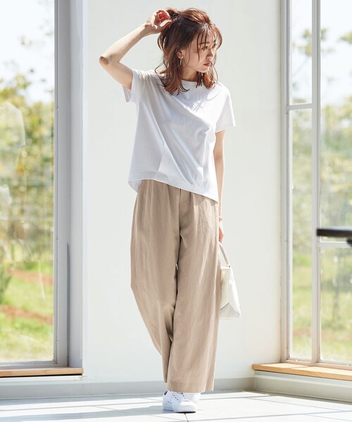 J.PRESS（ジェイプレス）の「【UVケア・消臭効果・接触冷感】コンパクトコットンスムース タック カットソー（Tシャツ/カットソー・レディース・ホワイト系/グレー系/ダークブラウン系/ベージュ系/ピンク系/スモーキーグリーン系・LARGE/MEDIUM）」の10枚目の写真
