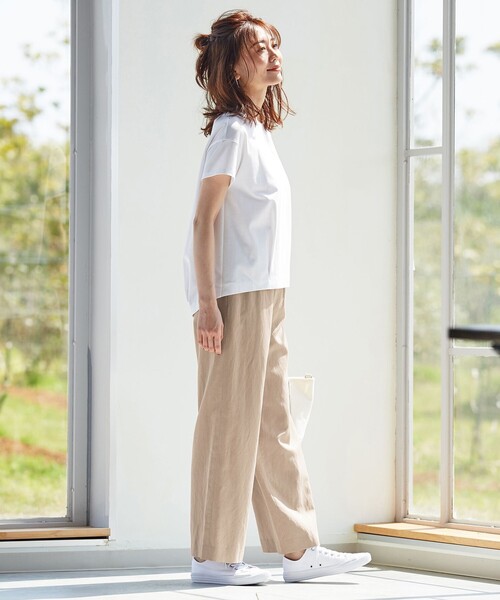 J.PRESS（ジェイプレス）の「【UVケア・消臭効果・接触冷感】コンパクトコットンスムース タック カットソー（Tシャツ/カットソー・レディース・ホワイト系/グレー系/ダークブラウン系/ベージュ系/ピンク系/スモーキーグリーン系・LARGE/MEDIUM）」の11枚目の写真