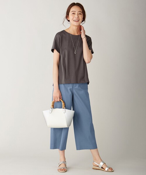 J.PRESS（ジェイプレス）の「【UVケア・消臭効果・接触冷感】コンパクトコットンスムース タック カットソー（Tシャツ/カットソー・レディース・ホワイト系/グレー系/ダークブラウン系/ベージュ系/ピンク系/スモーキーグリーン系・LARGE/MEDIUM）」の15枚目の写真