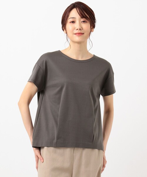 J.PRESS（ジェイプレス）の「【UVケア・消臭効果・接触冷感】コンパクトコットンスムース タック カットソー（Tシャツ/カットソー・レディース・ホワイト系/グレー系/ダークブラウン系/ベージュ系/ピンク系/スモーキーグリーン系・LARGE/MEDIUM）」の21枚目の写真