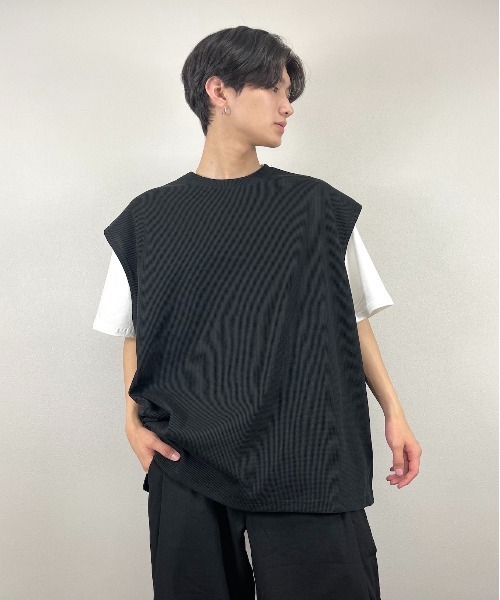 XU(エックスユー)の「【XU/エックスユー】waffle sleeveless tee/ワッフル スリーブレス Tシャツ(その他トップス・メンズ・チャコールグレー/ブラック・ONE SIZE)」の2枚目の写真